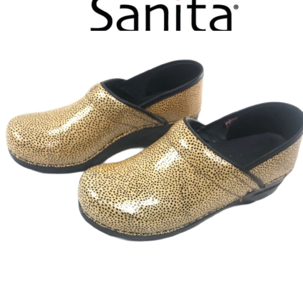 Sanita yellow/black slip on work clogs size 8